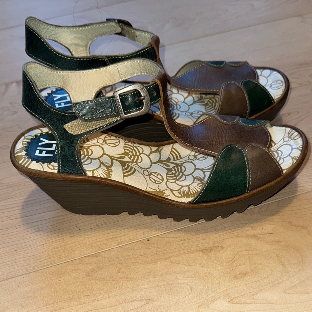 FLY LONDON WEDGES